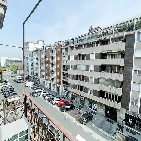 Villoresi - Large Flat Navigli, * Milan