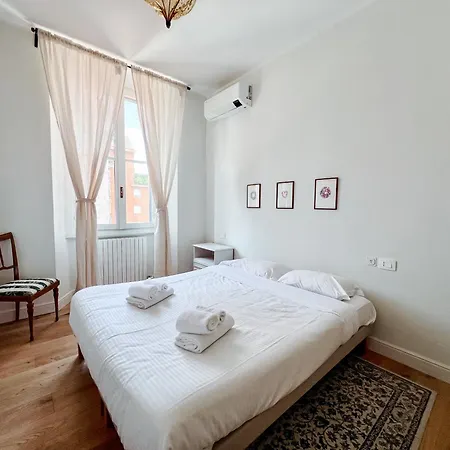 Villoresi - Large Flat Navigli, Milan